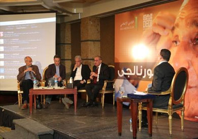المتحدثون الأربعة «المعلم والسناوي وعامر والصياد ومعهم عمرو عبدالحميد مدير الحلقة النقاشية»